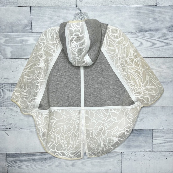 Elie Tahari Sport Cape - Picture 5 of 9